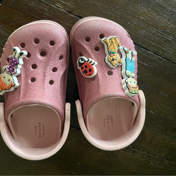 CROCS Kids Pink Glitter Clogs with Fun Charms - Picture 1 of 5